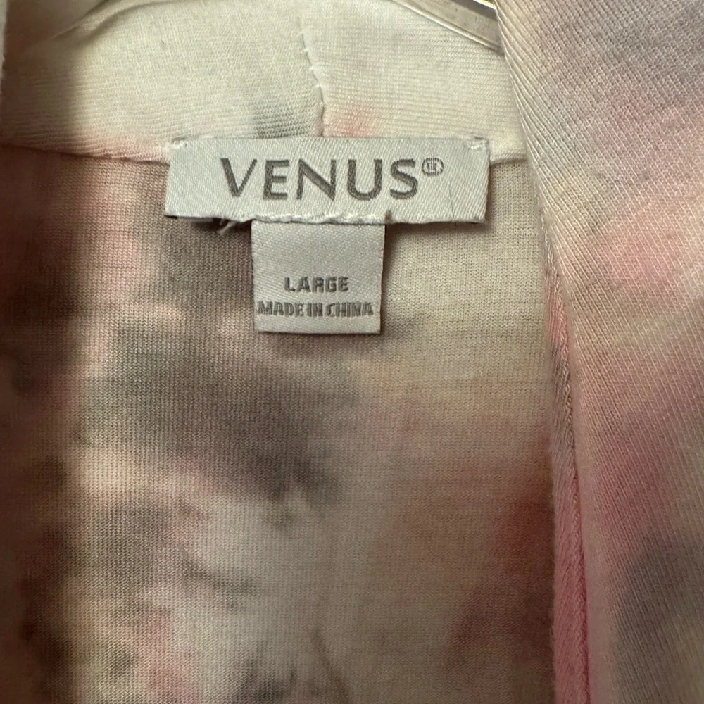 VENUS Pink and Gray Robe with Belt‎ that Ties and slits up both sides